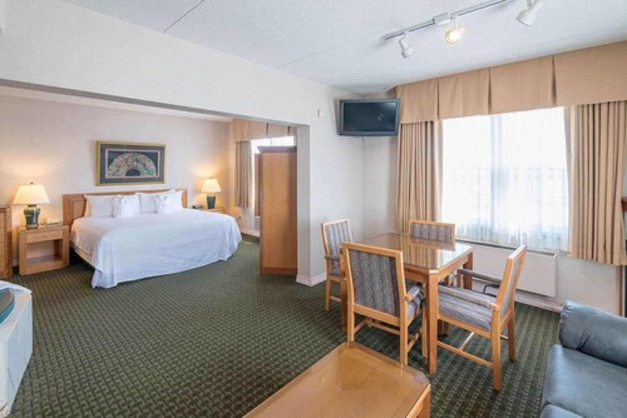 Ramada By Wyndham Thunder Bay Airlane Hotel Exteriör bild
