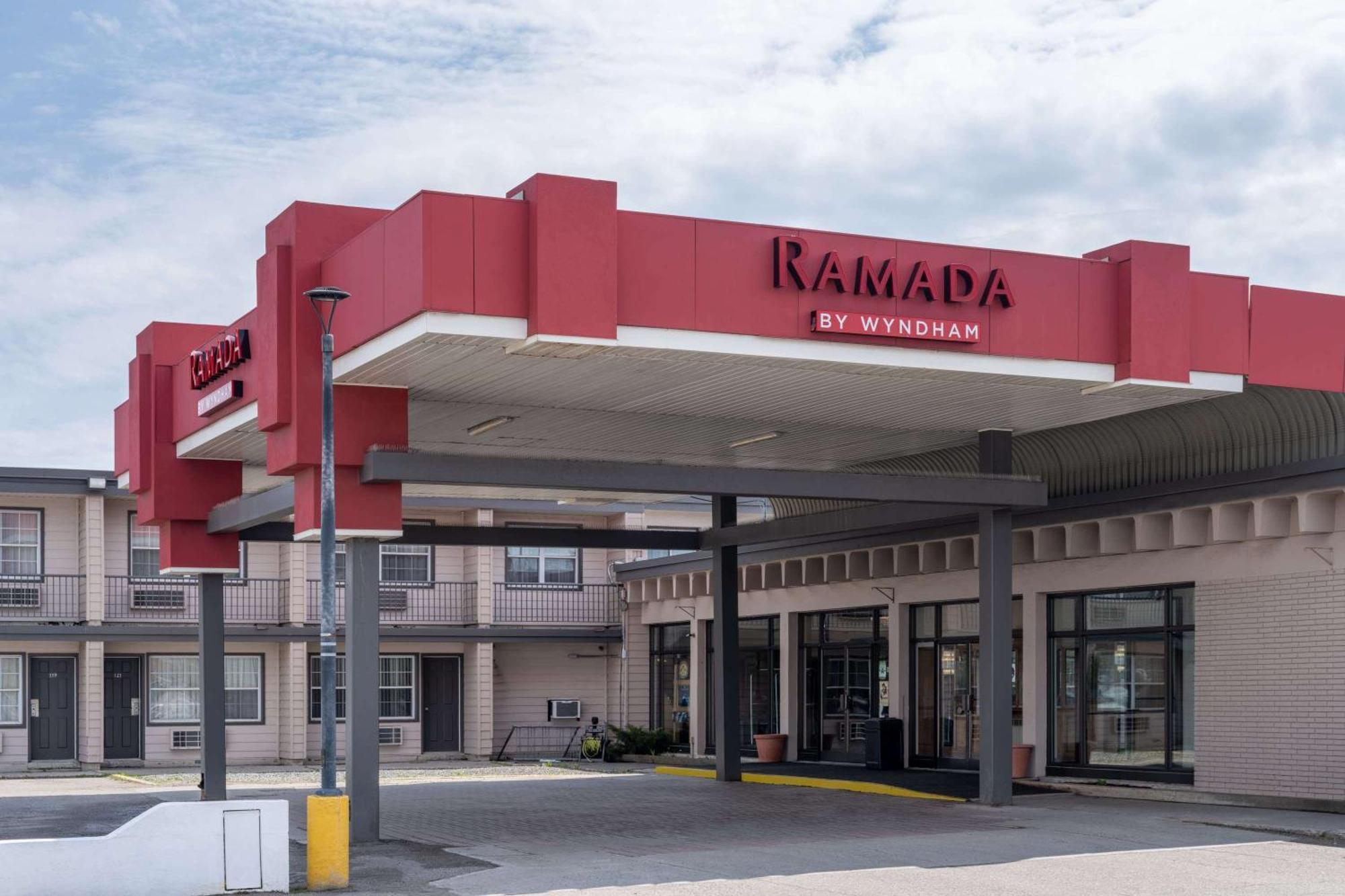 Ramada By Wyndham Thunder Bay Airlane Hotel Exteriör bild