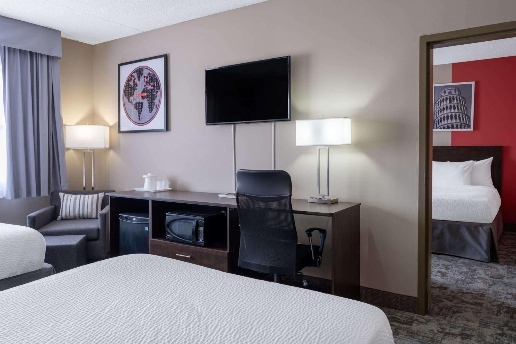 Ramada By Wyndham Thunder Bay Airlane Hotel Exteriör bild