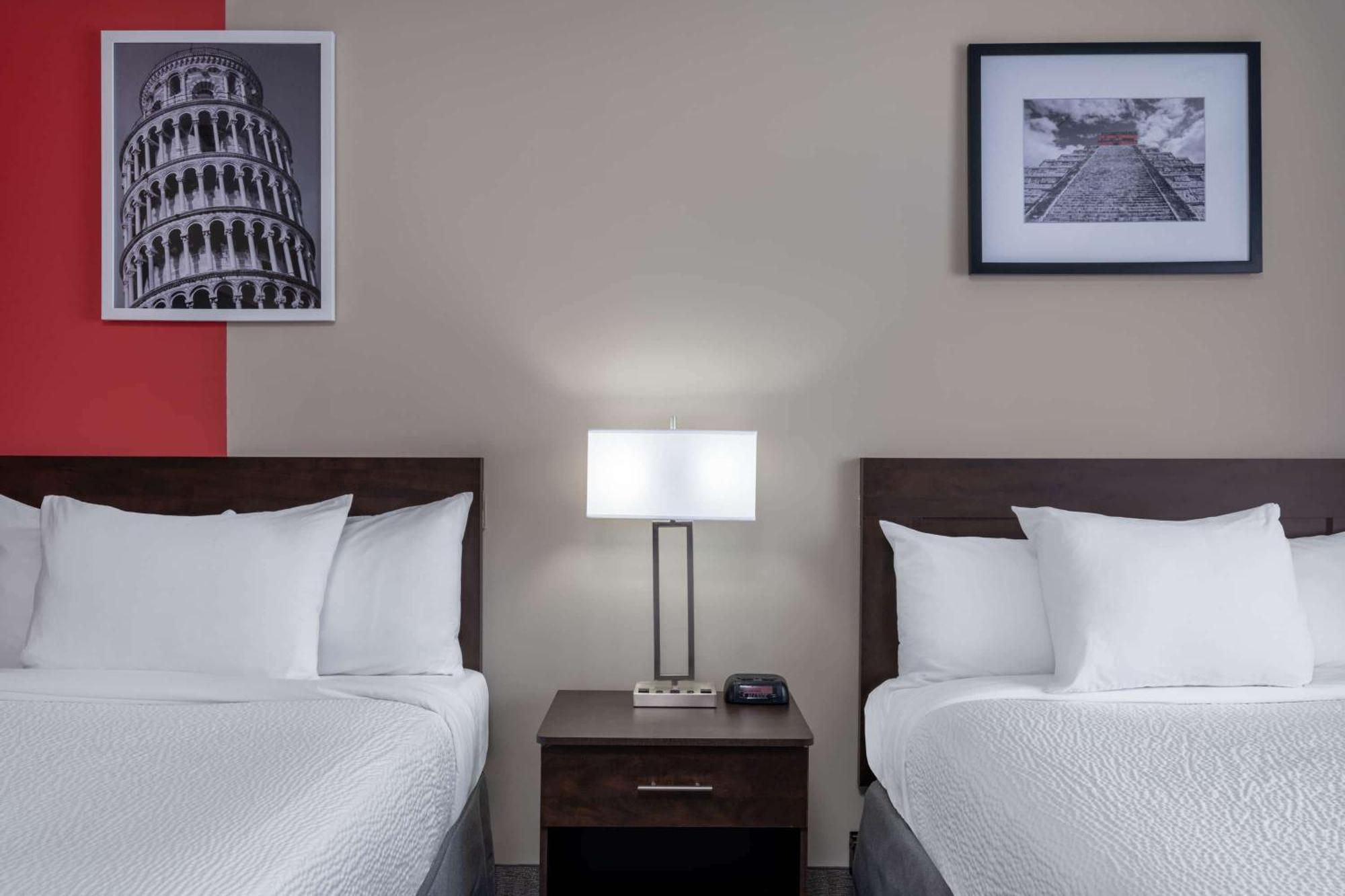 Ramada By Wyndham Thunder Bay Airlane Hotel Exteriör bild