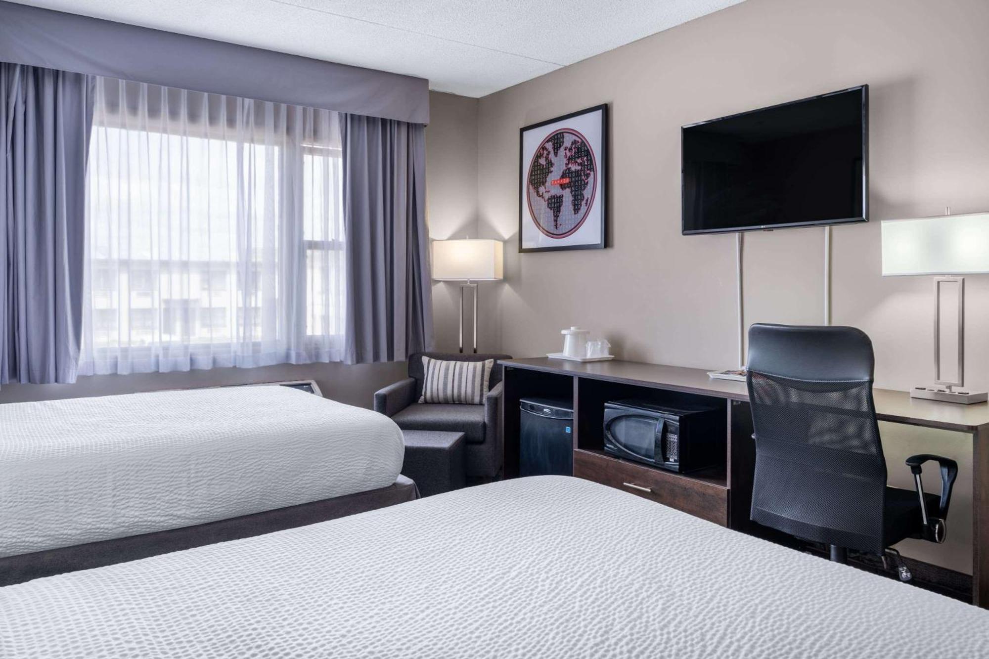 Ramada By Wyndham Thunder Bay Airlane Hotel Exteriör bild