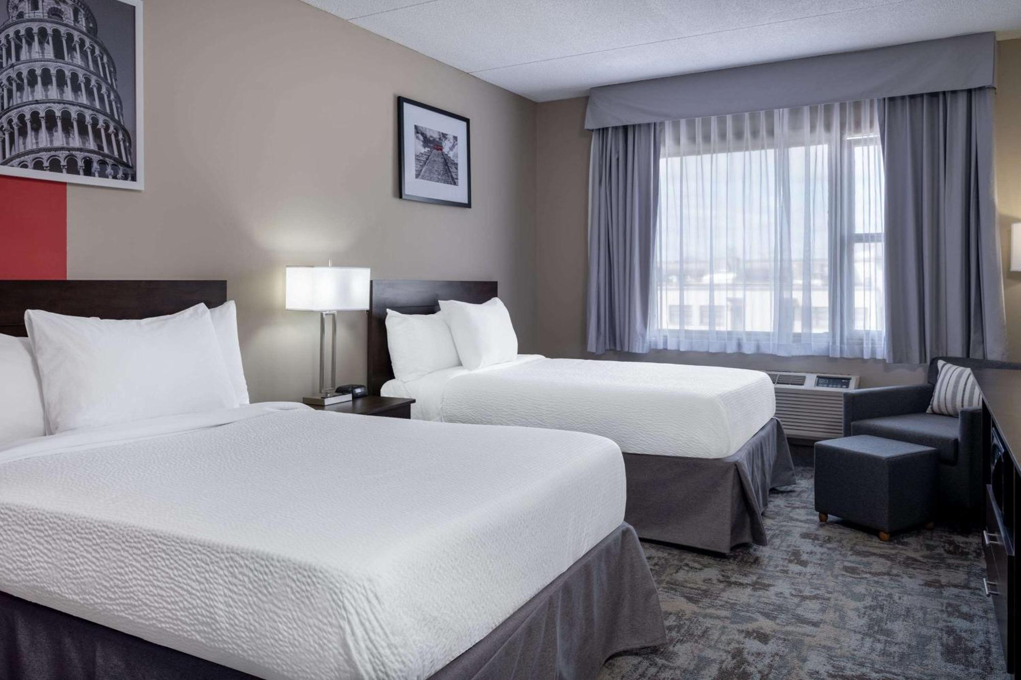 Ramada By Wyndham Thunder Bay Airlane Hotel Exteriör bild