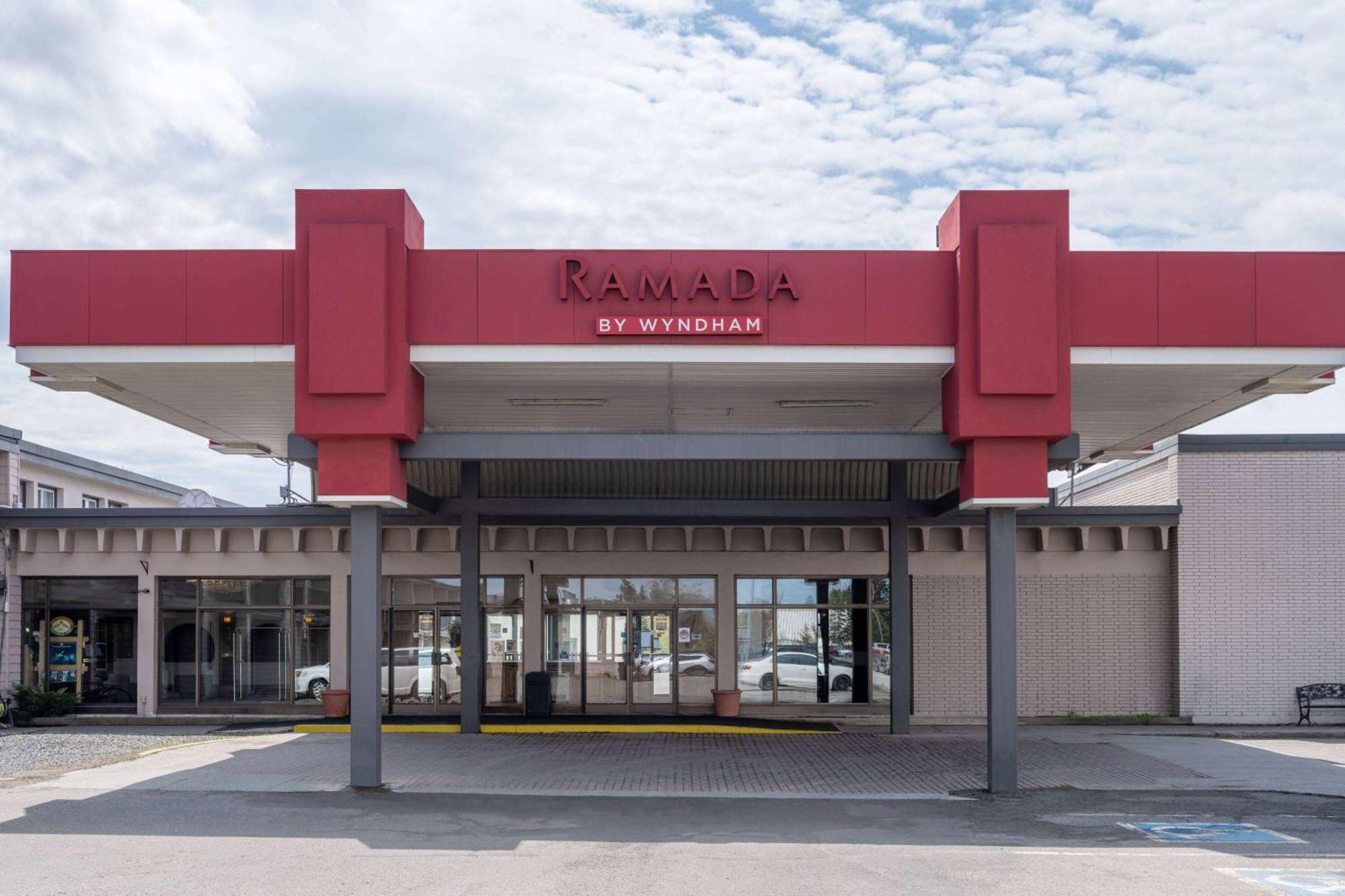 Ramada By Wyndham Thunder Bay Airlane Hotel Exteriör bild