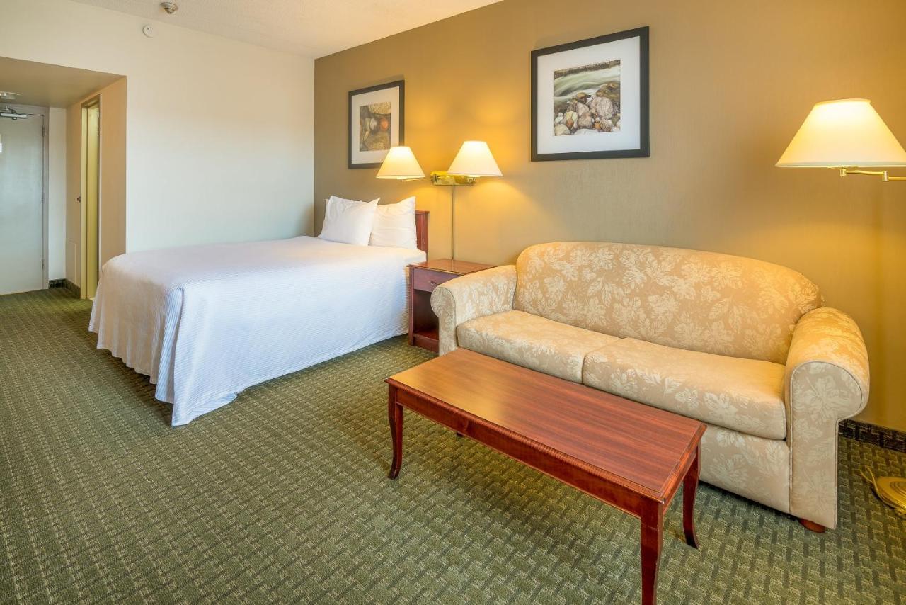 Ramada By Wyndham Thunder Bay Airlane Hotel Exteriör bild